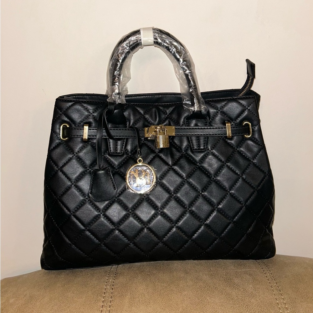 Badgley Mischka Lg Tote Bag w/ Front Lock & BM Pendant. NWT    Gift Ready!!